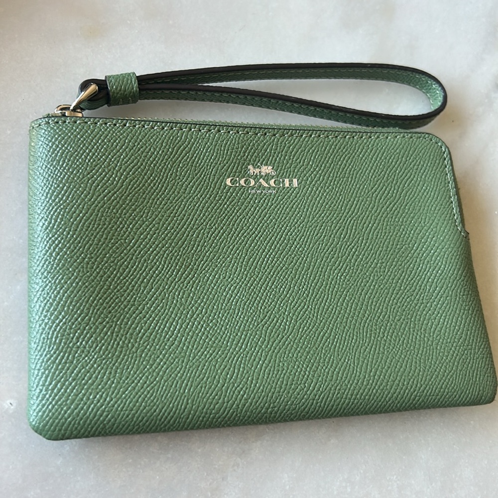 • COACH WRISTLET